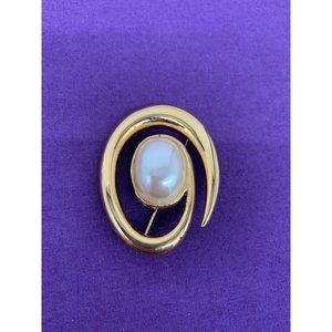 Minot Gold Tone Swirl with Faux Pearl Oval Brooch Pin